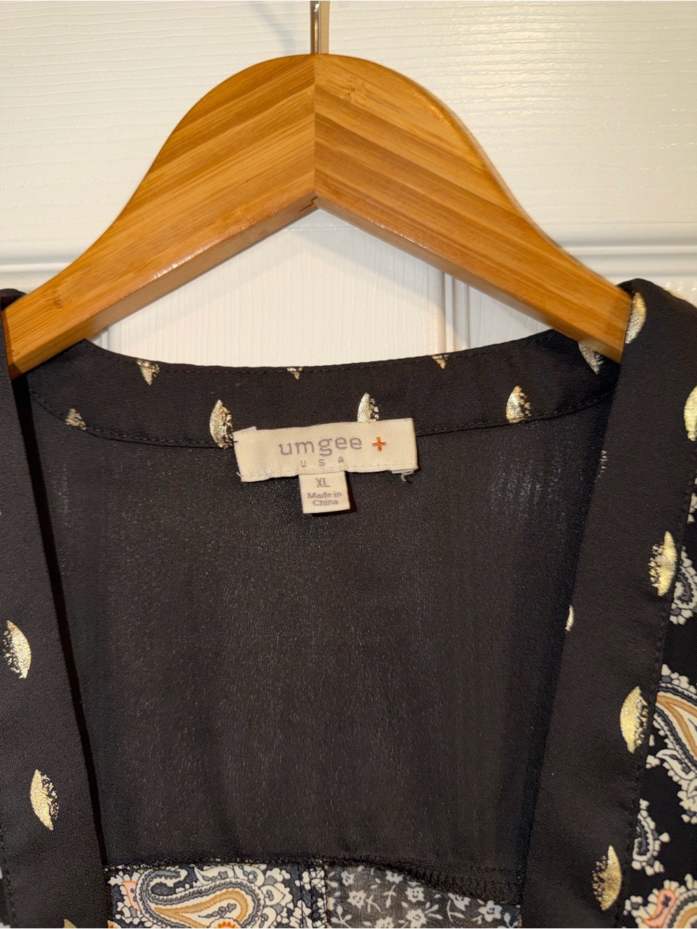 Umgee Black and Taupe Floral Mixed-Print Wrap Blouse. EUC - Picture 3 of 6